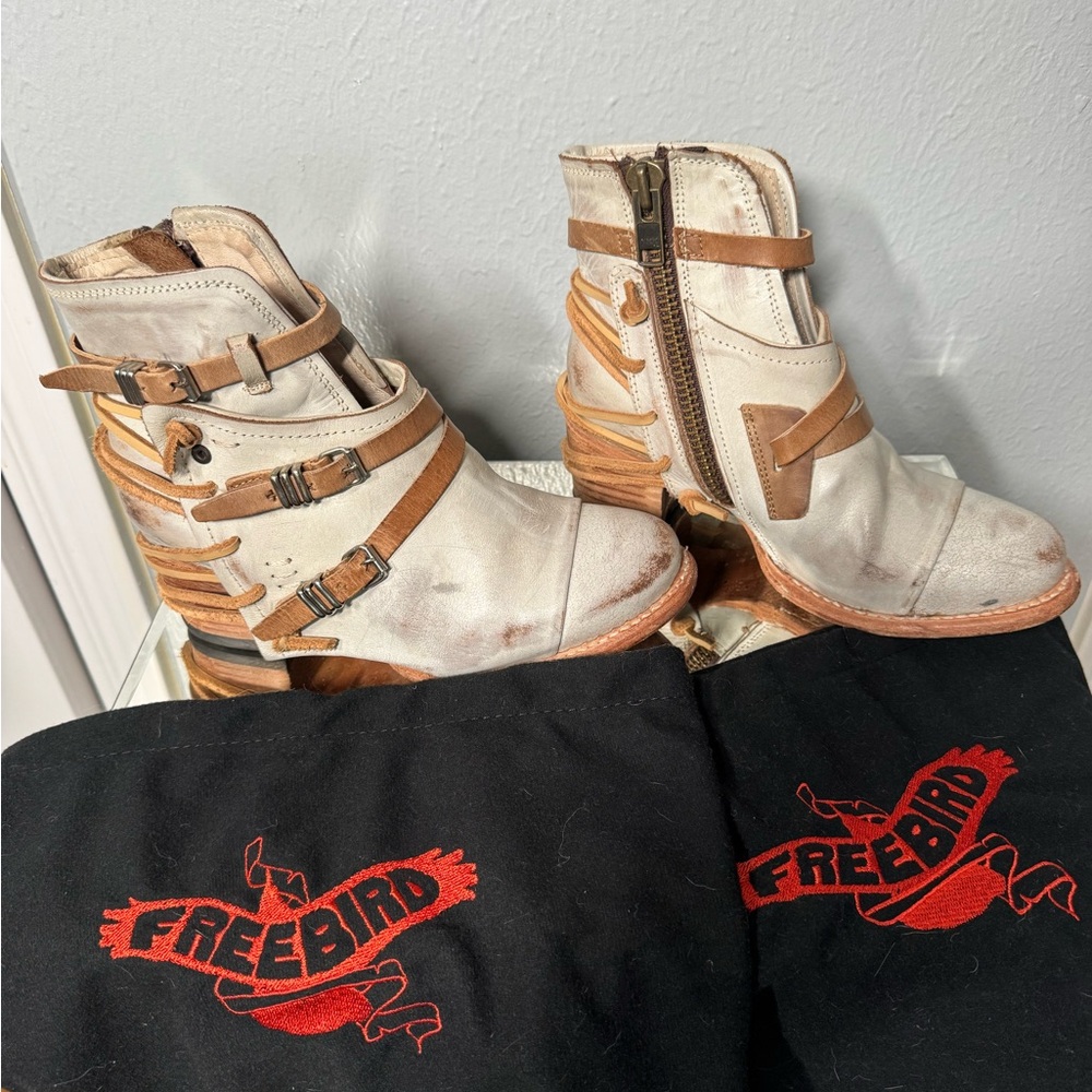 Freebird Crue booties White and Tan Boots in size 7
